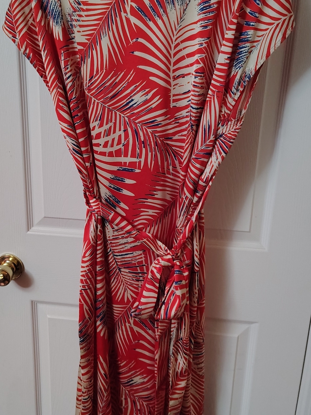 Cupshe Red Palm Print Wrap Dress - Picture 3 of 6